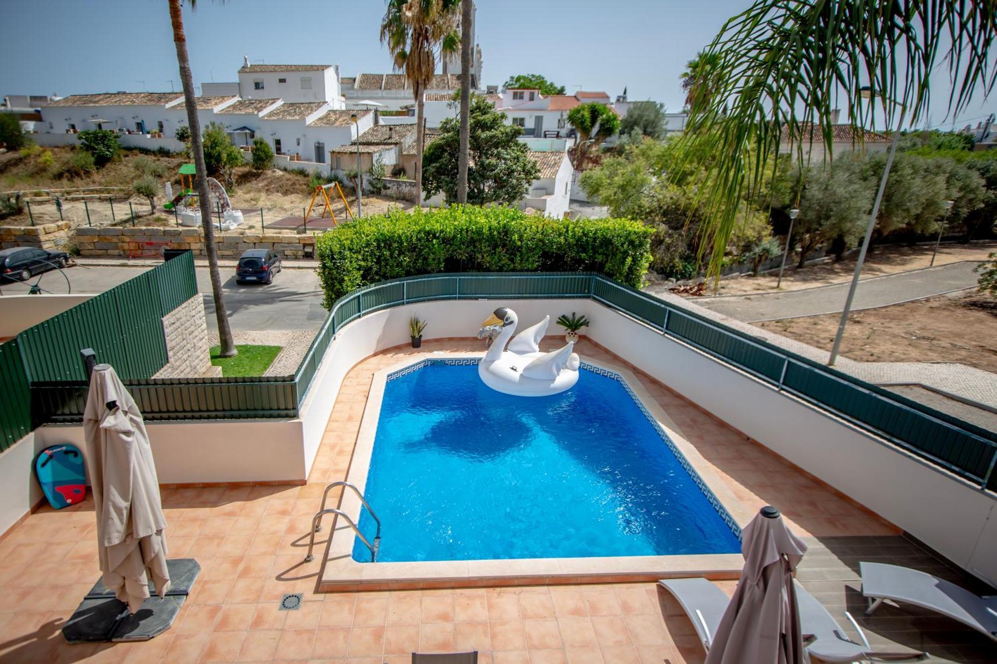 Spacious House With Pool Faro Exterior photo